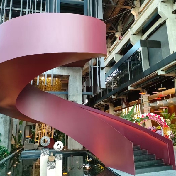 Curved unsupported steel structure staircase