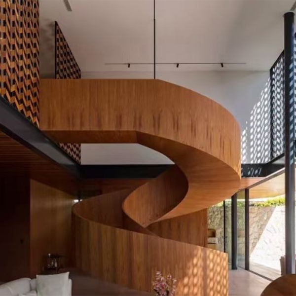 Curved unsupported steel structure staircase